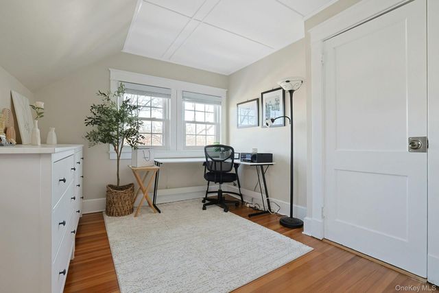 32 Lynwood Road, Scarsdale, NY 10583