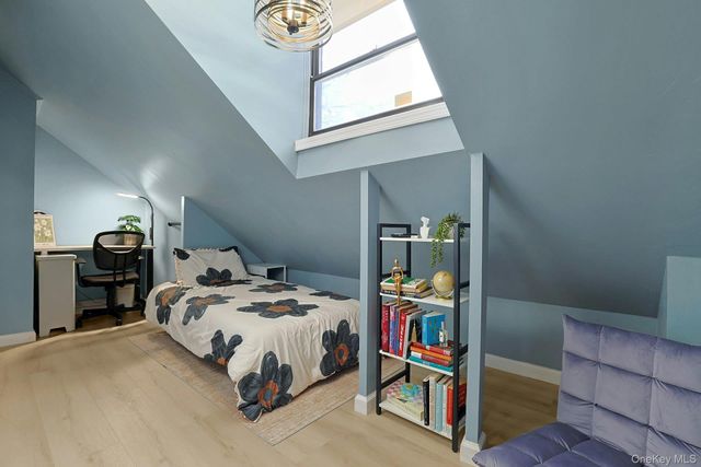 32 Lynwood Road, Scarsdale, NY 10583