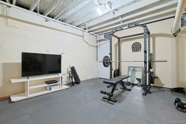 32 Lynwood Road, Scarsdale, NY 10583