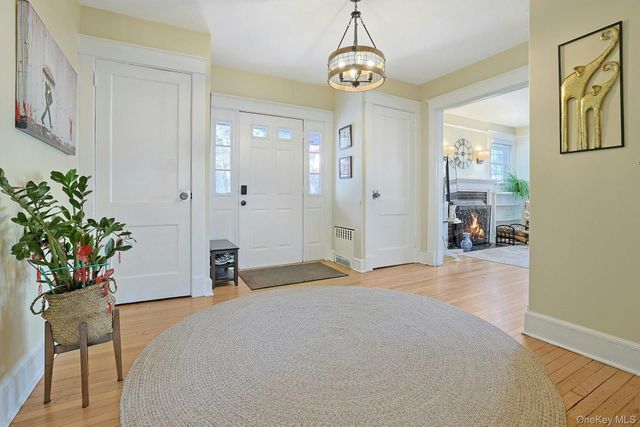 32 Lynwood Road, Scarsdale, NY 10583