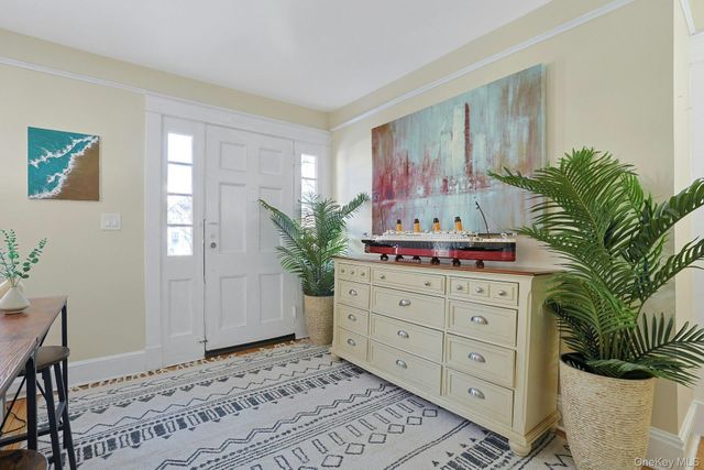 32 Lynwood Road, Scarsdale, NY 10583