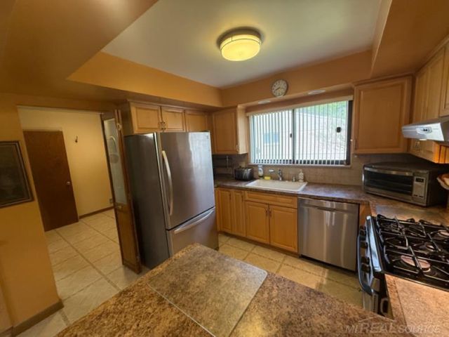 15746 Nader Court, Clinton Township, MI 48038