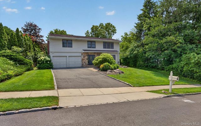 30 Irving Drive, Woodbury, NY 11797