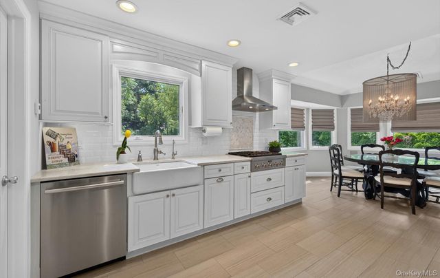 30 Irving Drive, Woodbury, NY 11797