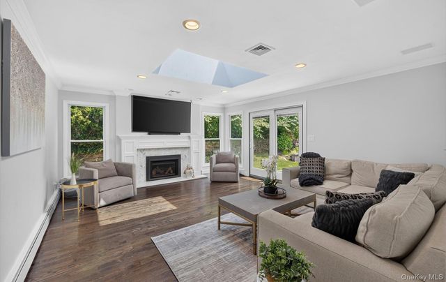 30 Irving Drive, Woodbury, NY 11797