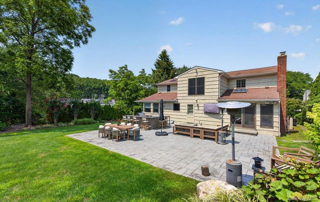 30 Irving Drive, Woodbury, NY 11797
