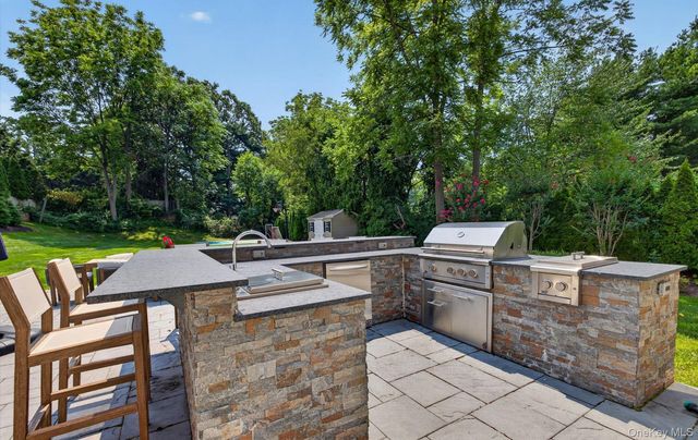 30 Irving Drive, Woodbury, NY 11797