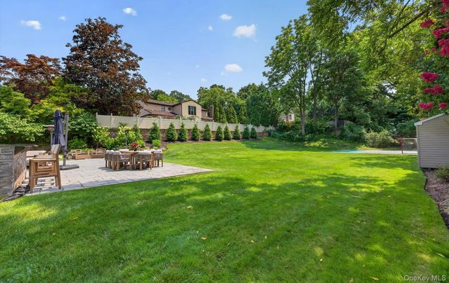 30 Irving Drive, Woodbury, NY 11797