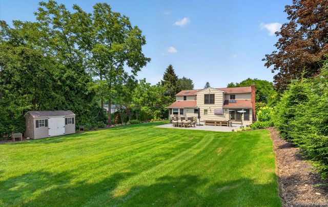 30 Irving Drive, Woodbury, NY 11797
