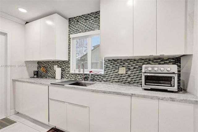 4662 NW 99th Ave, Sunrise, FL 33351