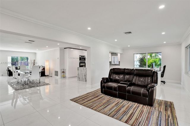 4662 NW 99th Ave, Sunrise, FL 33351