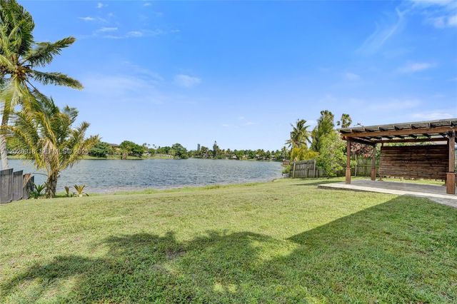 4662 NW 99th Ave, Sunrise, FL 33351