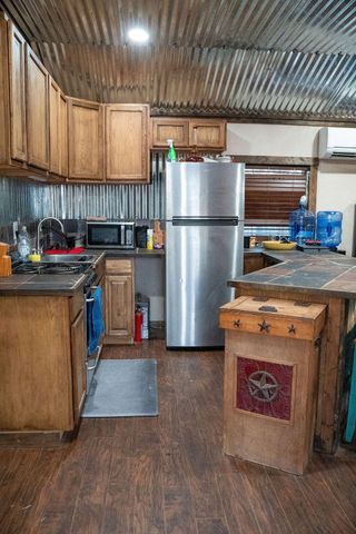 7811 N County Road 1540, Shallowater, TX 79363