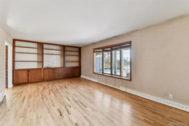 2550 S Dahlia Street, Denver, CO 80222