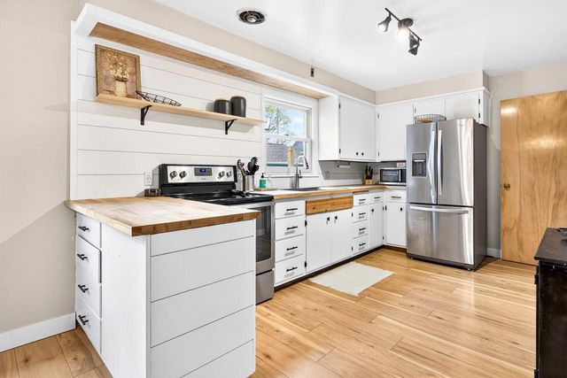 729 E MAES AVENUE, Kimberly, WI 54136