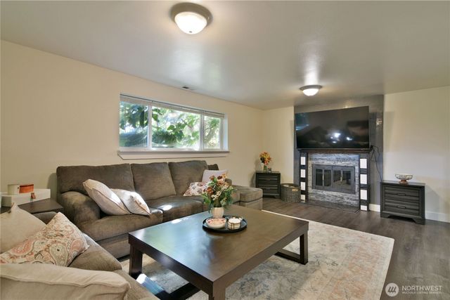 23116 80th Place W, Edmonds, WA 98026