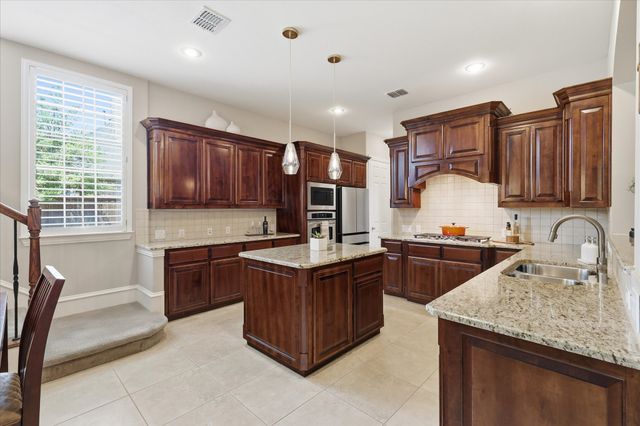 901 Foxworth Court, Allen, TX 75013