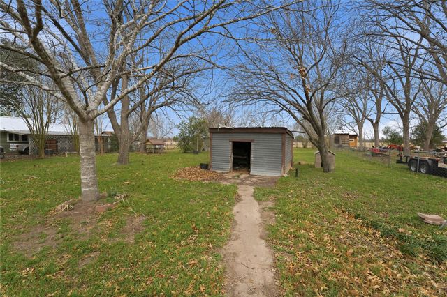 4002 W State Highway 71, La Grange, TX 78945