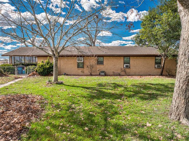 4002 W State Highway 71, La Grange, TX 78945