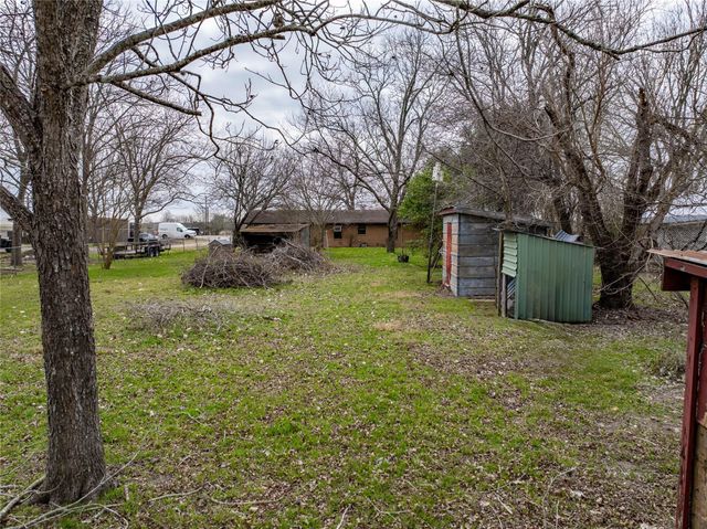 4002 W State Highway 71, La Grange, TX 78945