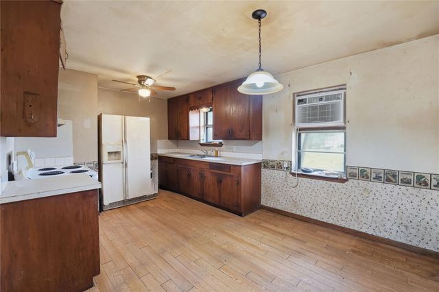 4002 W State Highway 71, La Grange, TX 78945