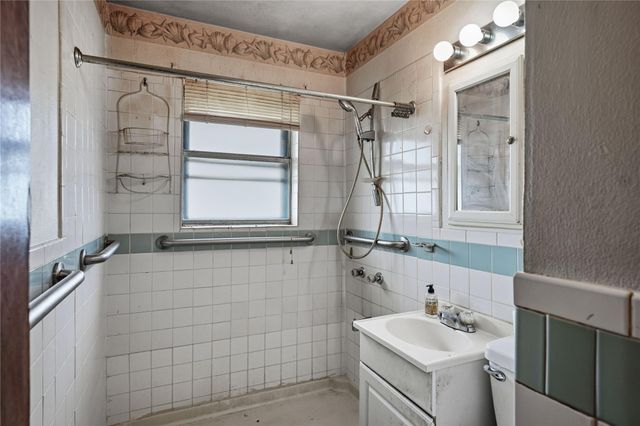 4002 W State Highway 71, La Grange, TX 78945