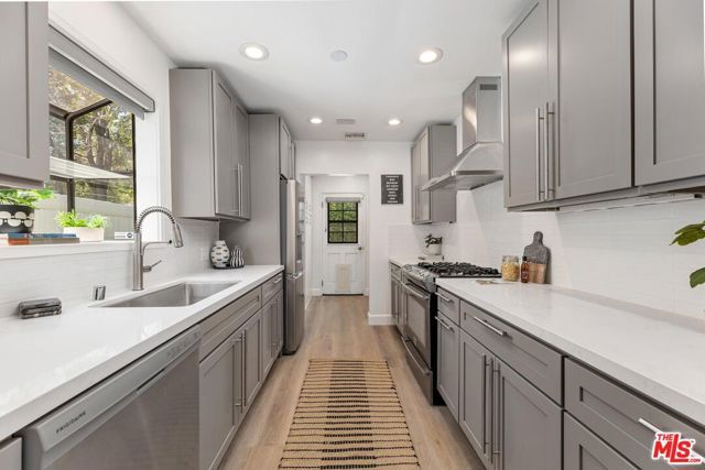 5141 Comercio Avenue, Woodland Hills (los Angeles), CA 91364