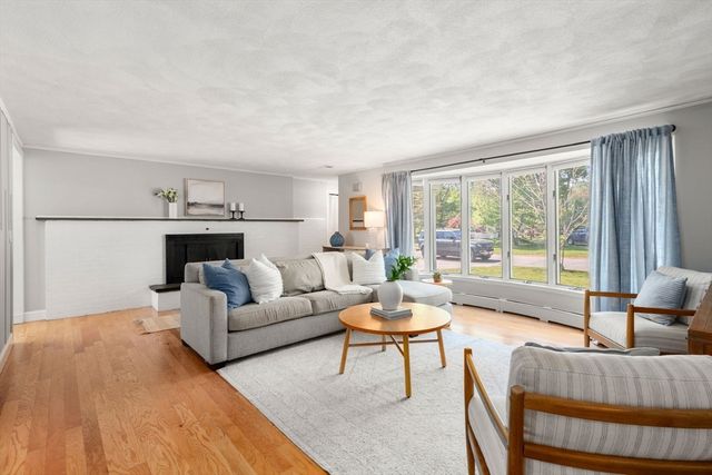 21 Randall Rd, Maynard, MA 01754