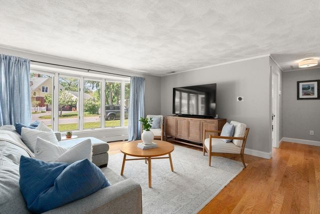 21 Randall Rd, Maynard, MA 01754
