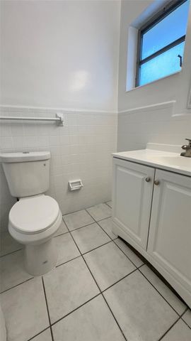 717 SE 16th Street 2, Fort Lauderdale, FL 33316