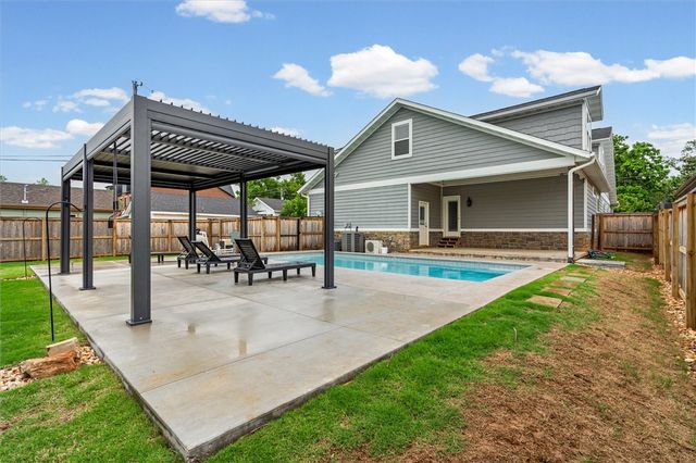 405 NW C Street, Bentonville, AR 72712