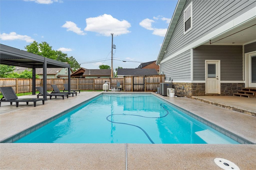 405 NW C Street, Bentonville, AR 72712