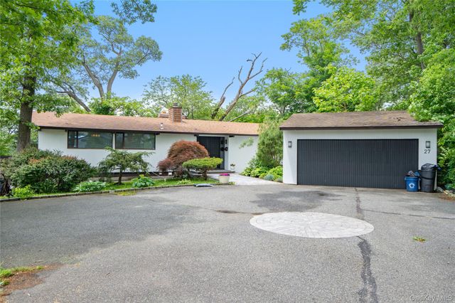 27 Parkway Drive, Roslyn Heights, NY 11577