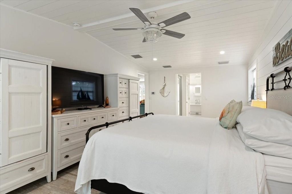 Image 18 of property listing at 5125 SANDY BEACH AVENUE, Sarasota, FL 34242