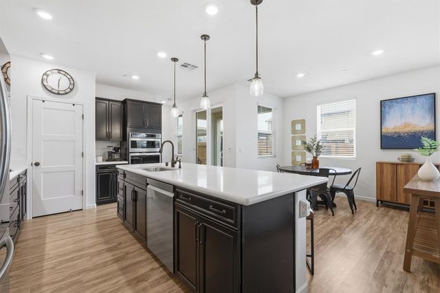 7240 Encore Way, Roseville, CA 95747