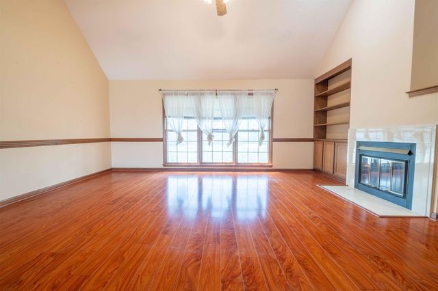 2033 WESTBRIAR DR, Memphis, TN 38016