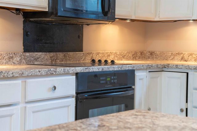 2033 WESTBRIAR DR, Memphis, TN 38016