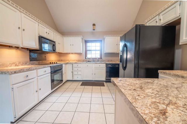 2033 WESTBRIAR DR, Memphis, TN 38016