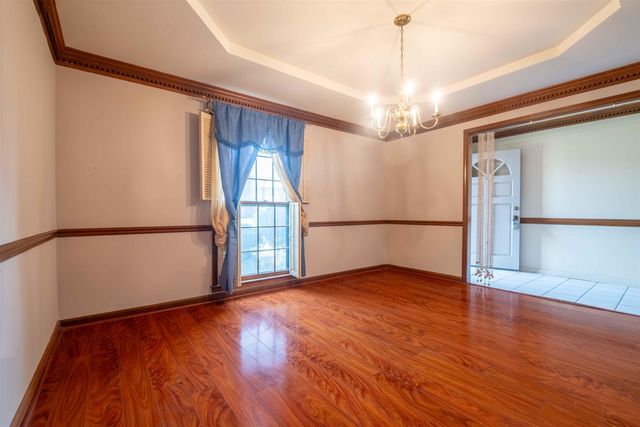 2033 WESTBRIAR DR, Memphis, TN 38016