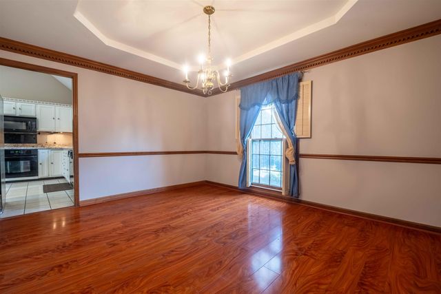 2033 WESTBRIAR DR, Memphis, TN 38016