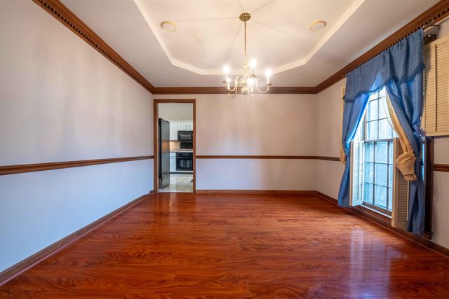 2033 WESTBRIAR DR, Memphis, TN 38016