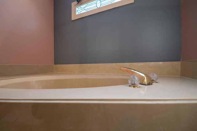 2033 WESTBRIAR DR, Memphis, TN 38016