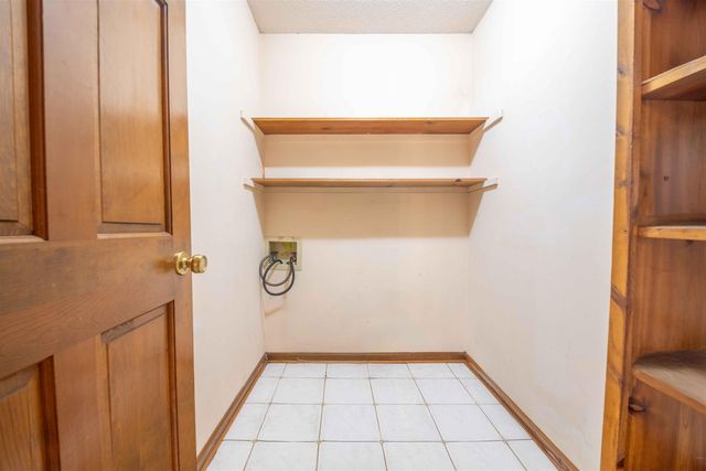 2033 WESTBRIAR DR, Memphis, TN 38016