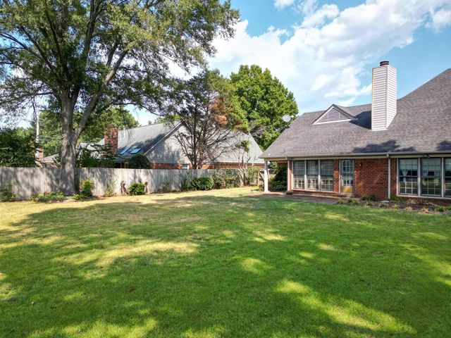 2033 WESTBRIAR DR, Memphis, TN 38016