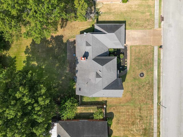 2033 WESTBRIAR DR, Memphis, TN 38016