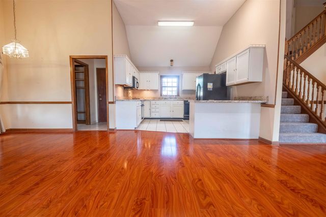 2033 WESTBRIAR DR, Memphis, TN 38016