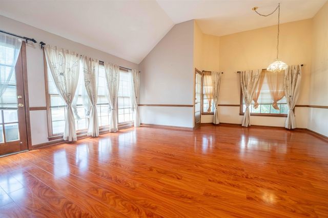 2033 WESTBRIAR DR, Memphis, TN 38016