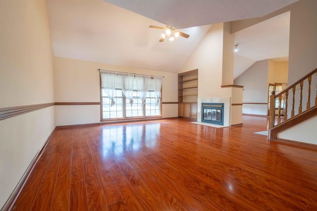 2033 WESTBRIAR DR, Memphis, TN 38016