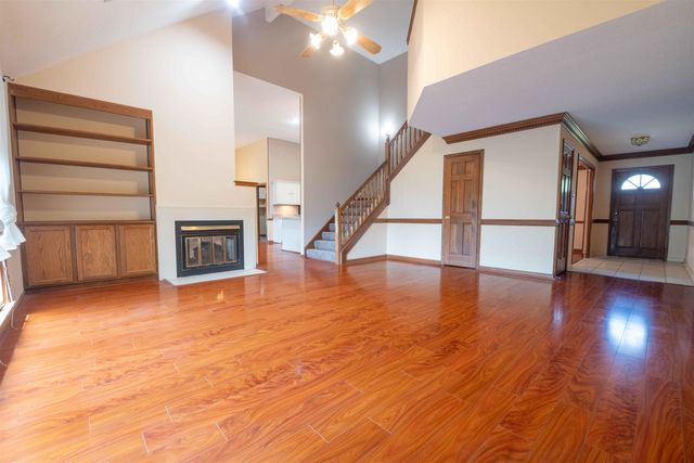 2033 WESTBRIAR DR, Memphis, TN 38016