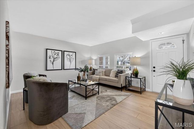 686 Damascus Drive, St Louis, MO 63125